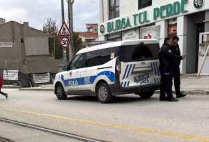 eskisehirde polis araclarina carpan motosiklet hizla kacti 16FsnEPc.jpg